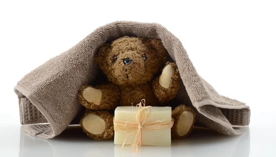 Jak wyczyścić pluszowego misia i uniknąć uszkodzeń zabawki