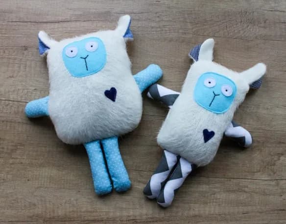 Jak uszyć przytulankę z metkami, która zachwyci każde dziecko