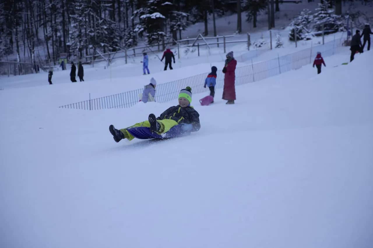 Gdzie na sanki z dzieckiem w Zakopanem? Bezpieczne miejsca na zimę